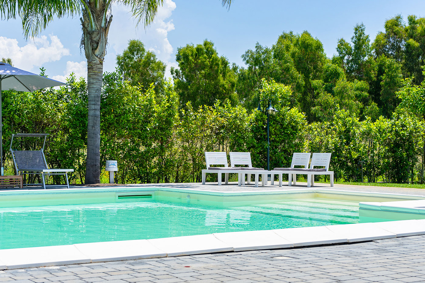 Shooting fotografico d'interni per Bed and breakfast a latina, dettaglio piscina